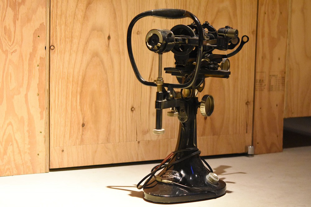 目の検査だって昔はマニュアルでした | メガネ＆サングラスの